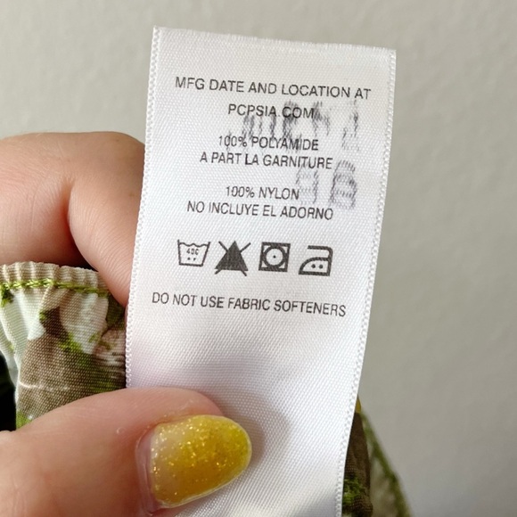 Patagonia Barely Baggies 2 1/2" Shorts Green Tropical Printed Frond Botanical M - Picture 8 of 9